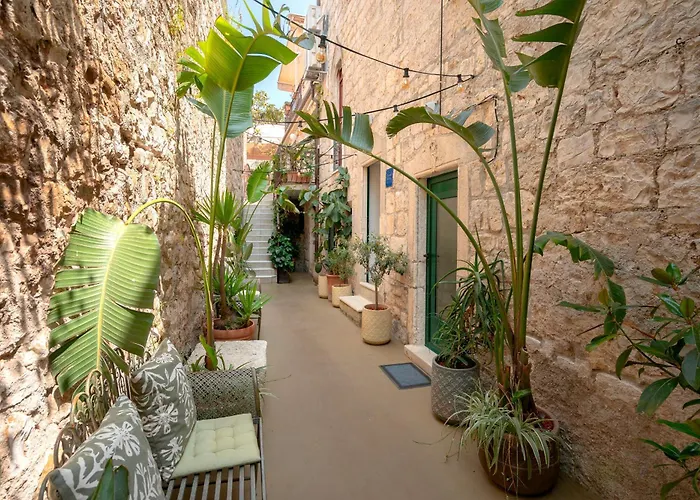 Main Square Loft - Zf Hvar Apartmán *